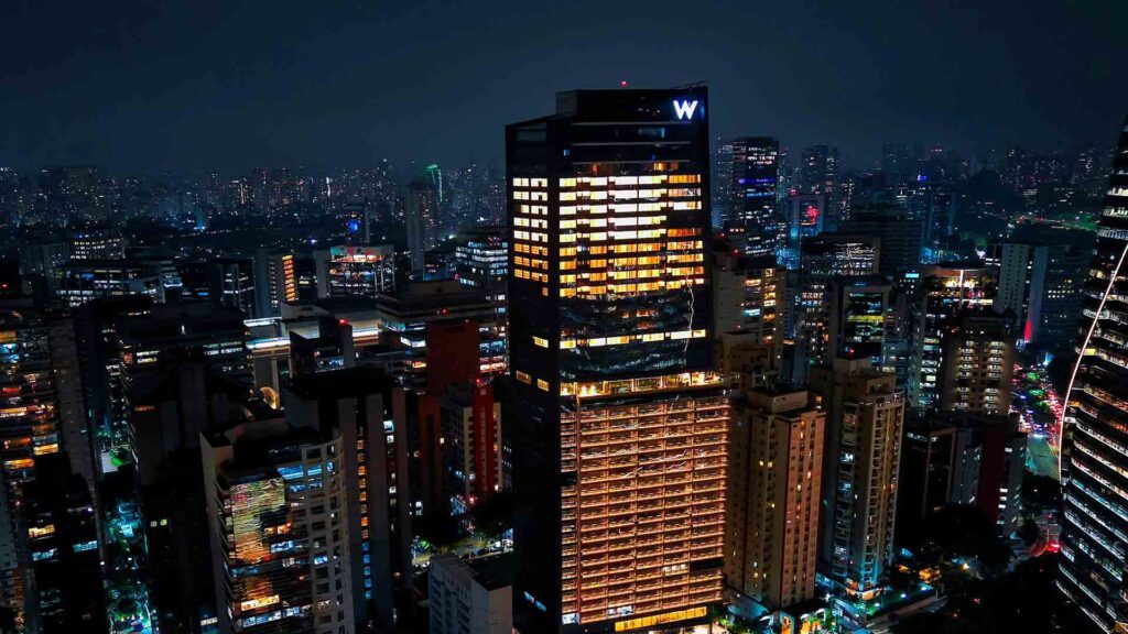 W Residences São Paulo — Fachada Da Torre Única Na Rua Funchal, Vila Olímpia | Curadoria Iapartamentos