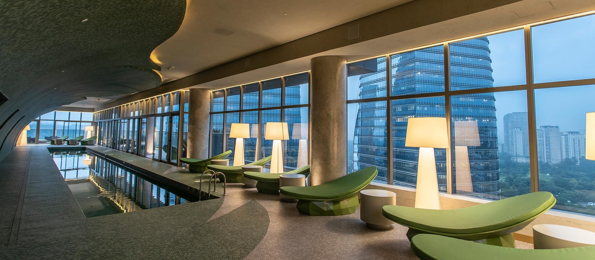 W Residences São Paulo — piscina, Vila Olímpia | curadoria iApartamentos
