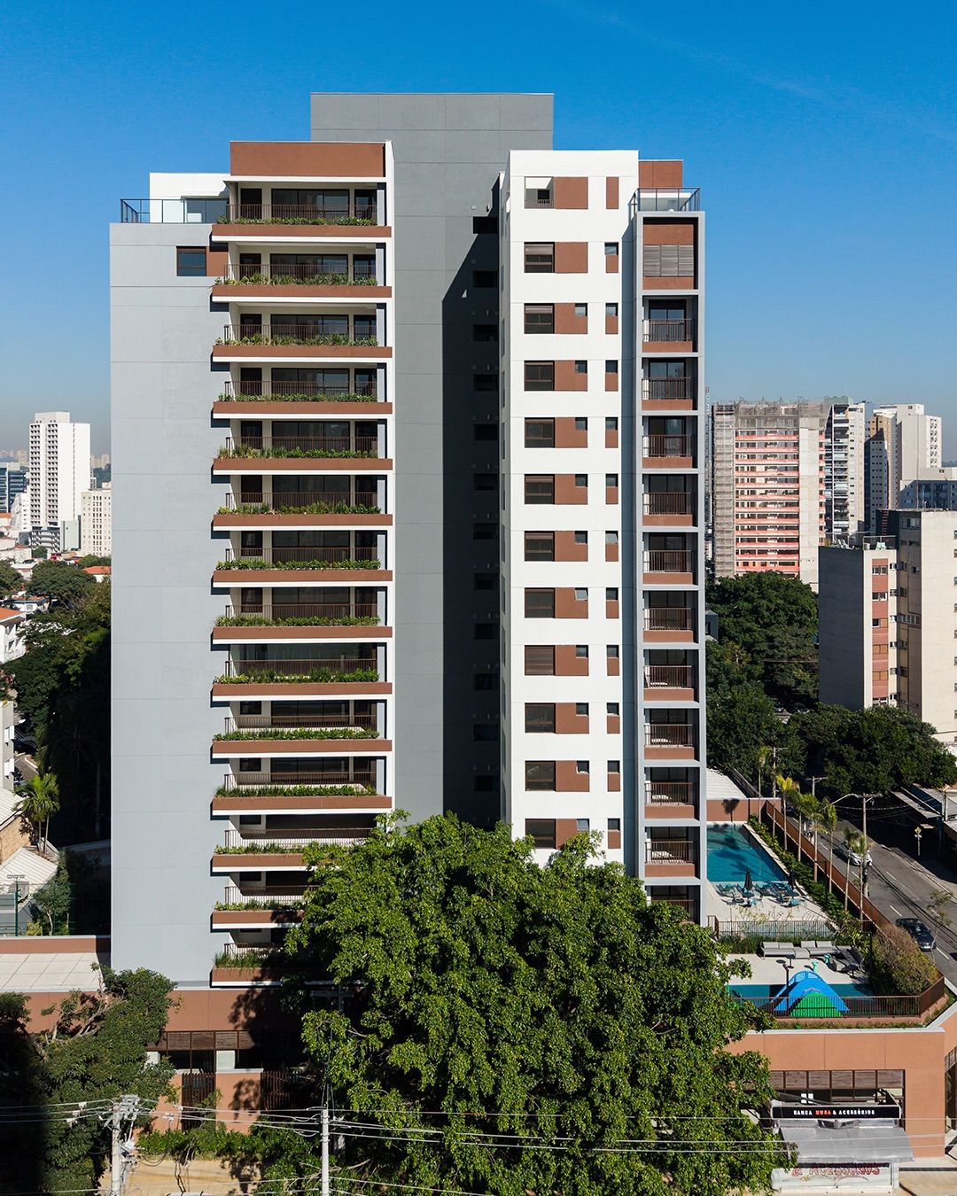 praca-omaguas-pinheiros-fachada-frontal-aptos-2-e-4-suites-com-lazer