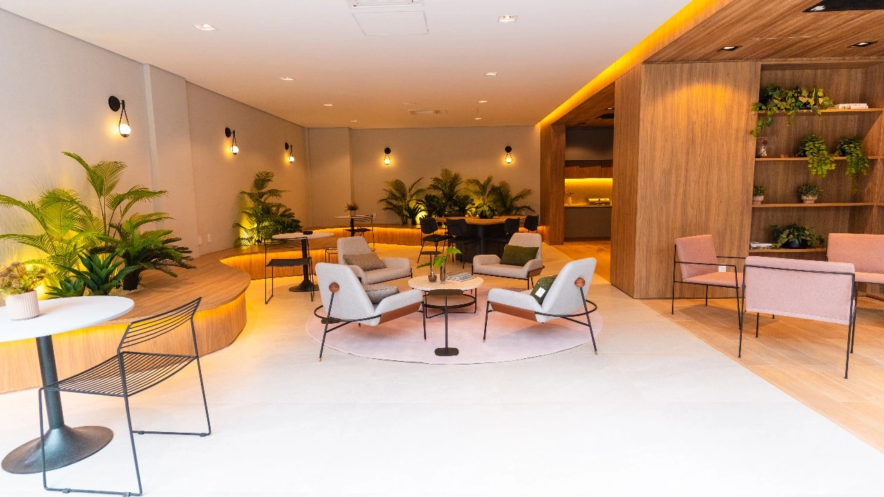 praca-omaguas-pinheiros-lounge-gourmet-com-mesas-e-poltronas
