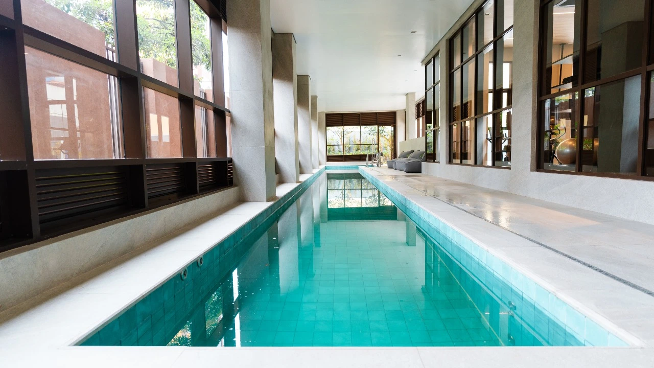 praca-omaguas-pinheiros-piscina-coberta-com-raia