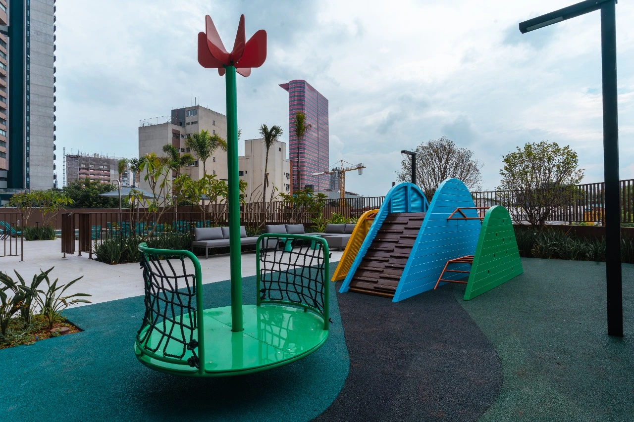praca-omaguas-pinheiros-playground-ao-ar-livre