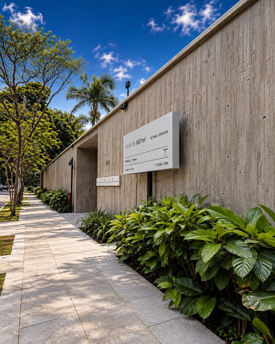 relva-alto-de-pinheiros-fachada-muro-concreto-aparente-av-fonseca-rodrigues