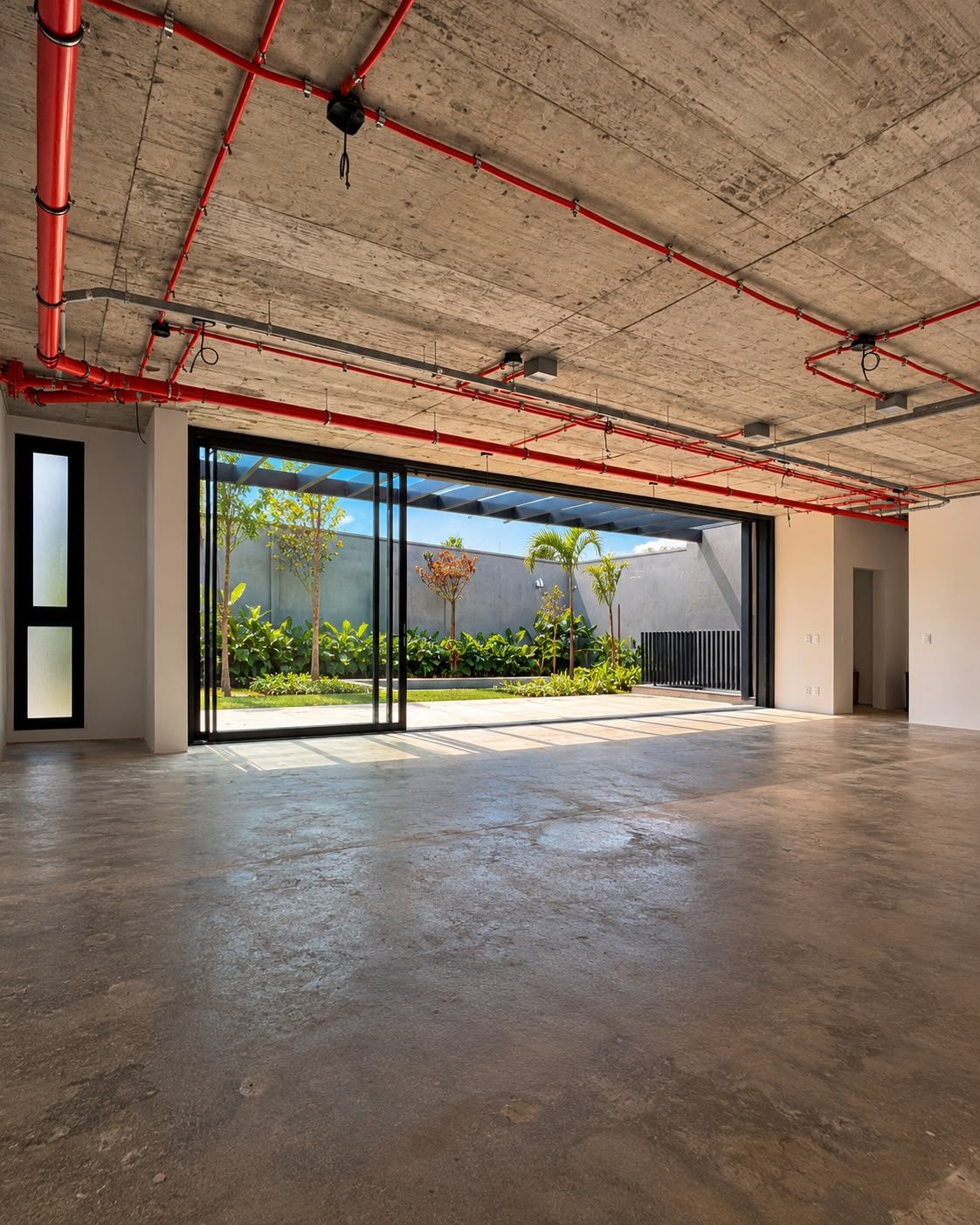 relva-alto-de-pinheiros-sala-do-terreo-integrada-ao-jardim