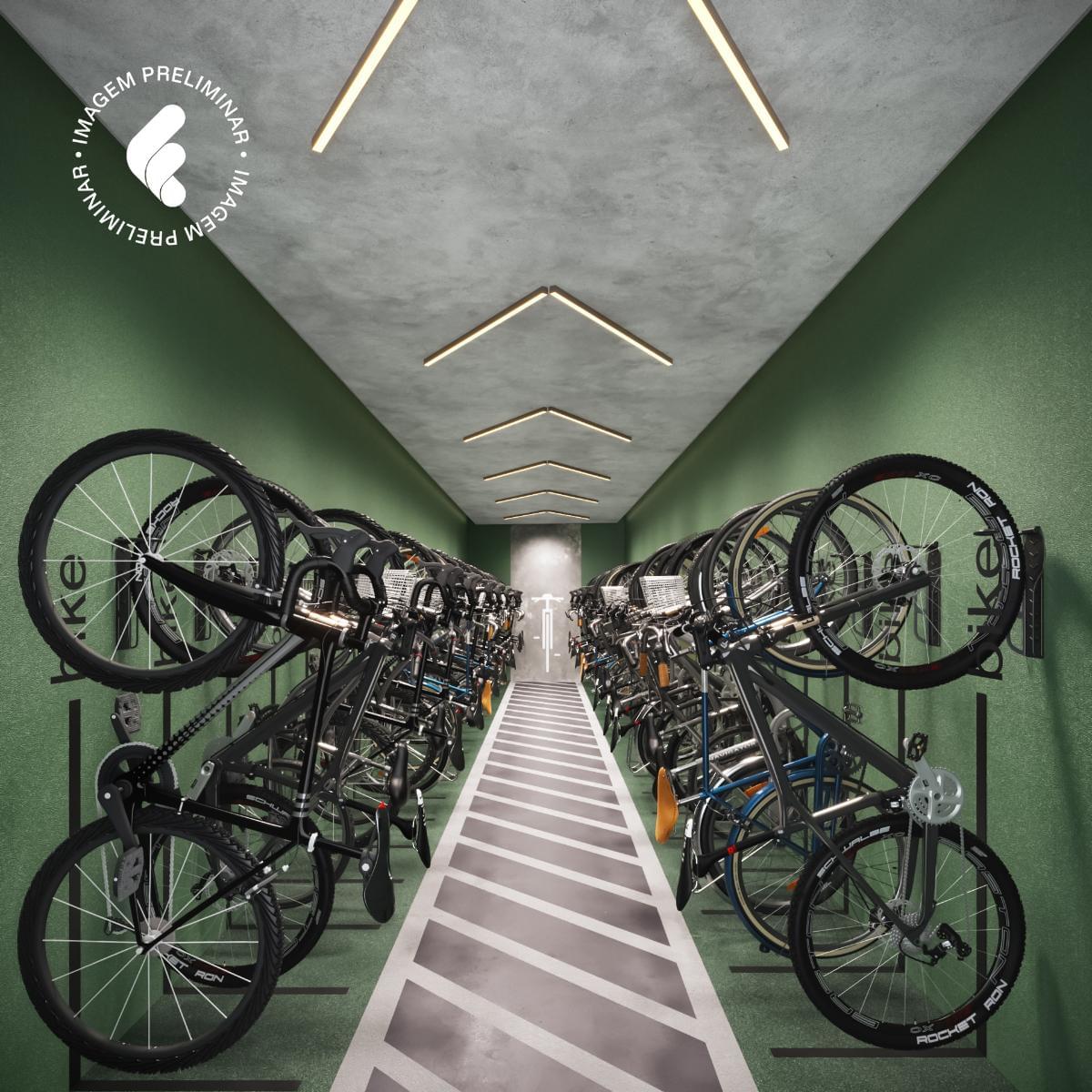 Espaço interno com suportes verticais para bicicletas no 145 Vianna