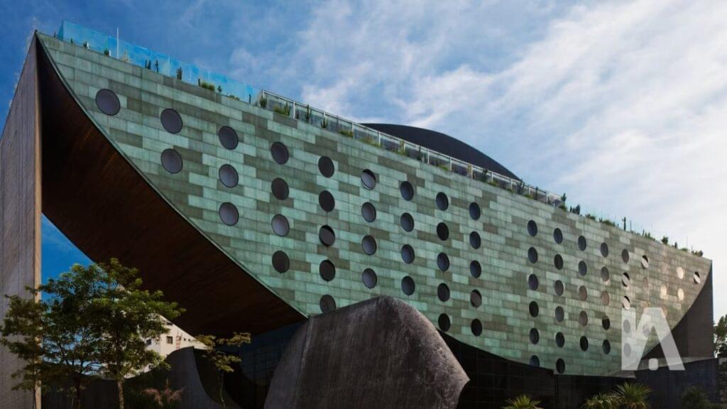 Fachada Icônica Do Hotel Unique São Paulo Com Design Arquitetônico Inovador.