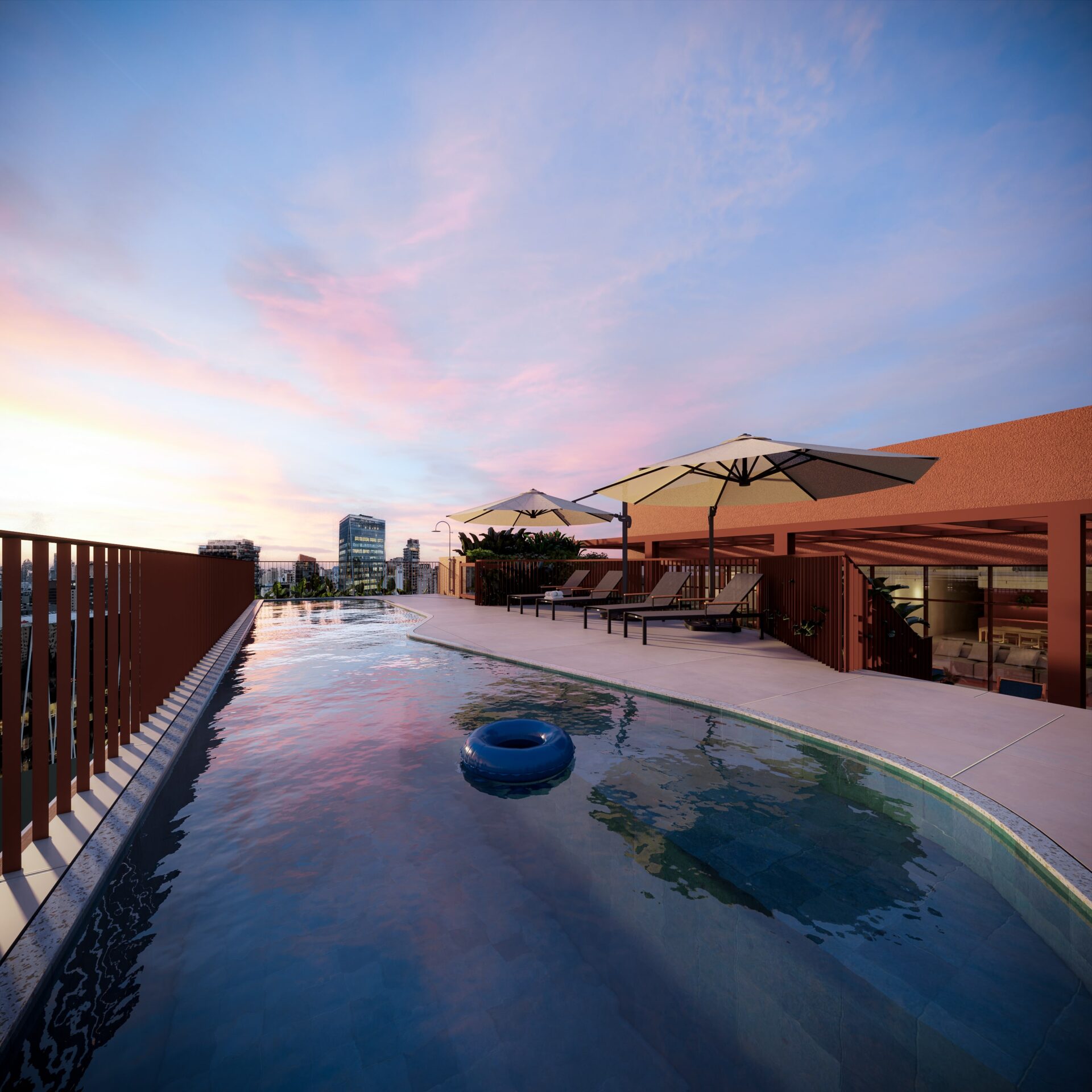 Piscina com borda orgânica no alto do Praça Japi ao entardecer