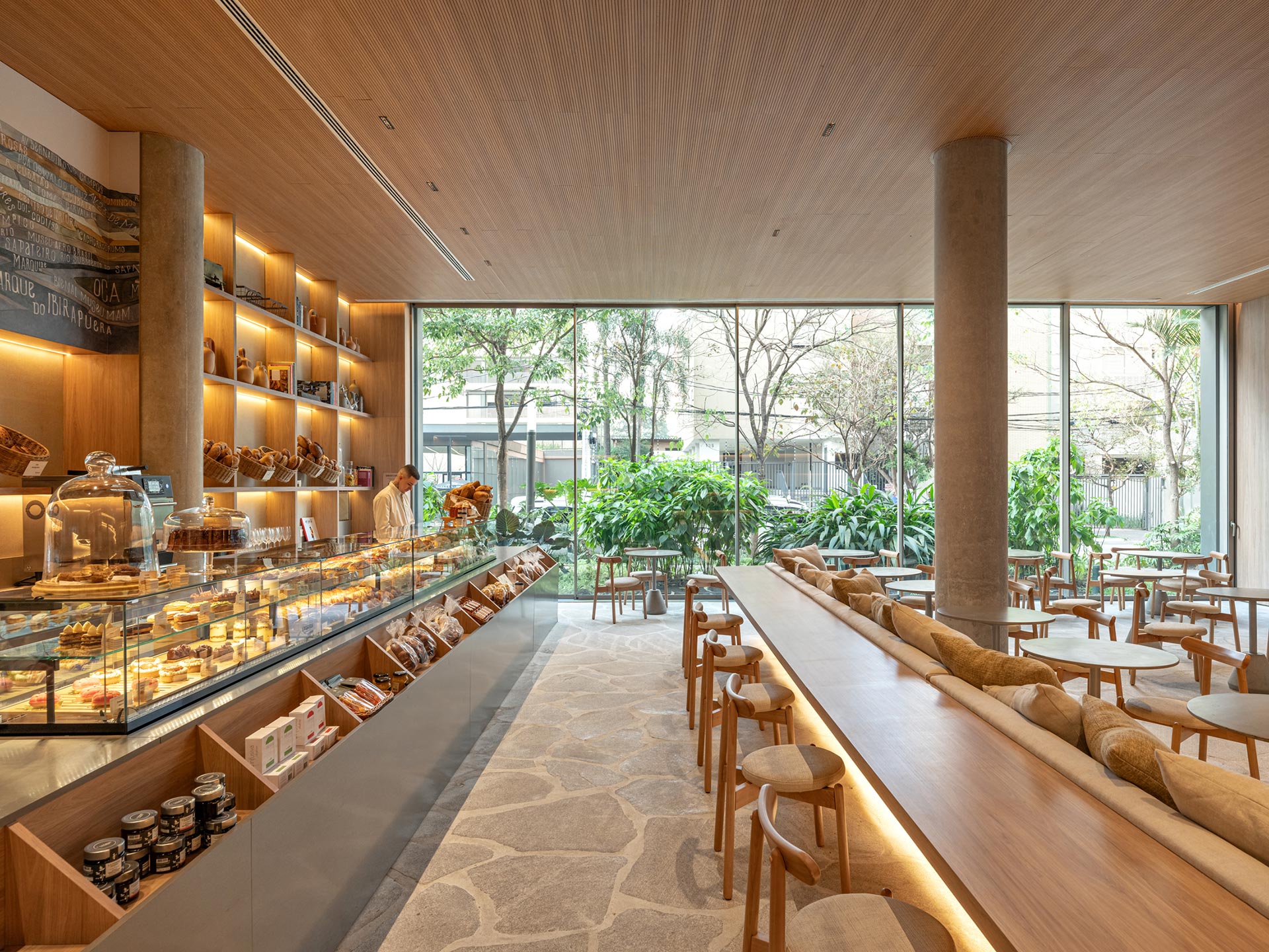 Boulangerie Cha Cha - Foto do Edifício Pronto - Praça Henrique Monteiro