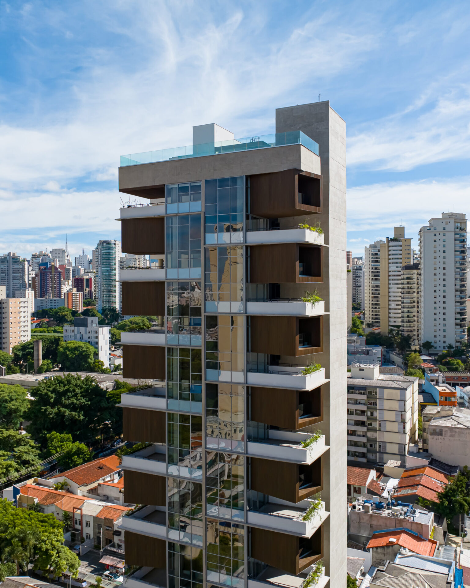 Fachada do empreendimento Tumiaru 120 no Ibirapuera com arquitetura contemporânea e torre única a 500 metros do Parque Ibirapuera