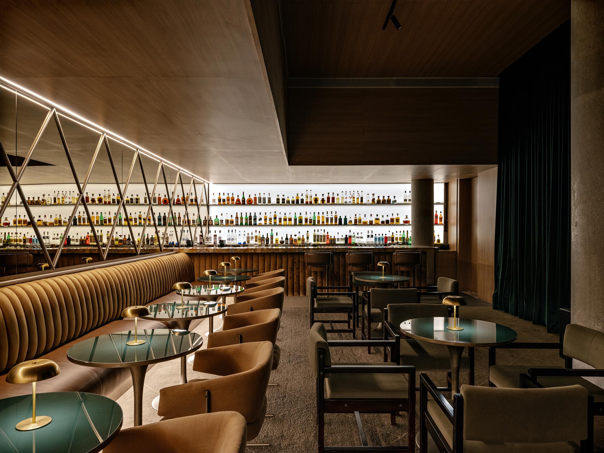 Sarau Bar - Foto do Edifício Pronto - Praça Henrique Monteiro