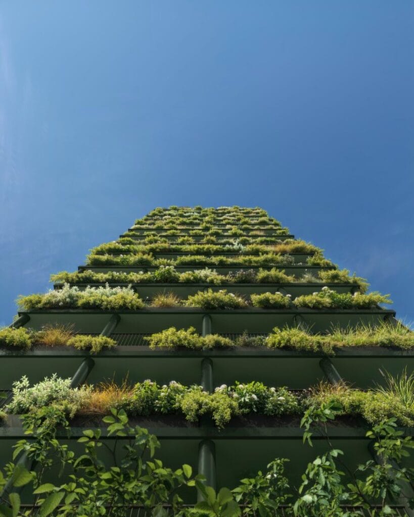 Pjm 923 Jardins — Fachada Com Floreiras E Estrutura Metálica Em Verde — Curadoria Iapartamentos — Jardins