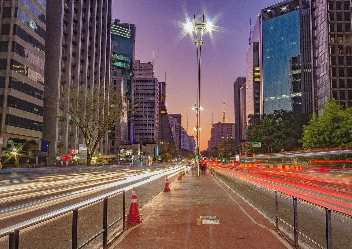 Próximo Aos Principais Polos Empresariais De São Paulo.