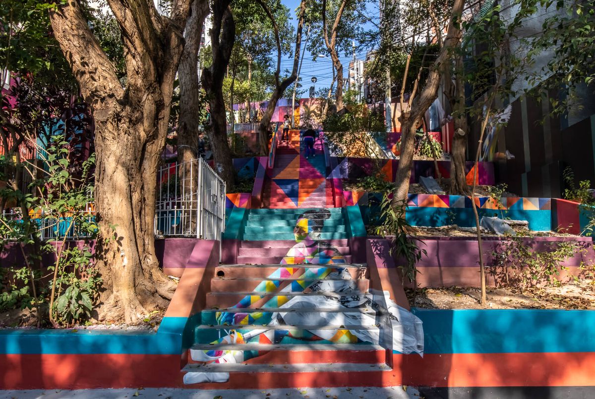 ALMÁ Pinheiros — Escadaria das Bailarinas obra do Artista KOBRA em Pinheiros — curadoria iApartamentos — Pinheiros