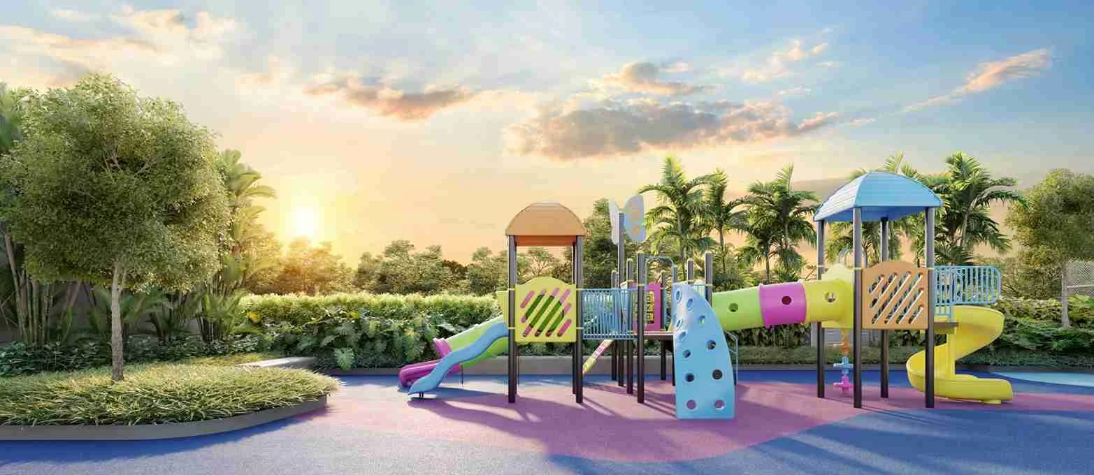 Playground infantil com escorregadores, túnel e parede de escalada sobre piso emborrachado no Casa Parque Cerâmica