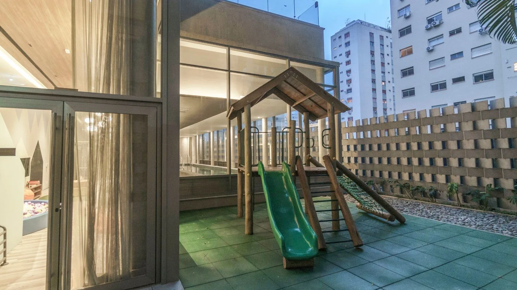 Facces Jardins By Helbor, playground, curadoria iApartamentos, Jardins