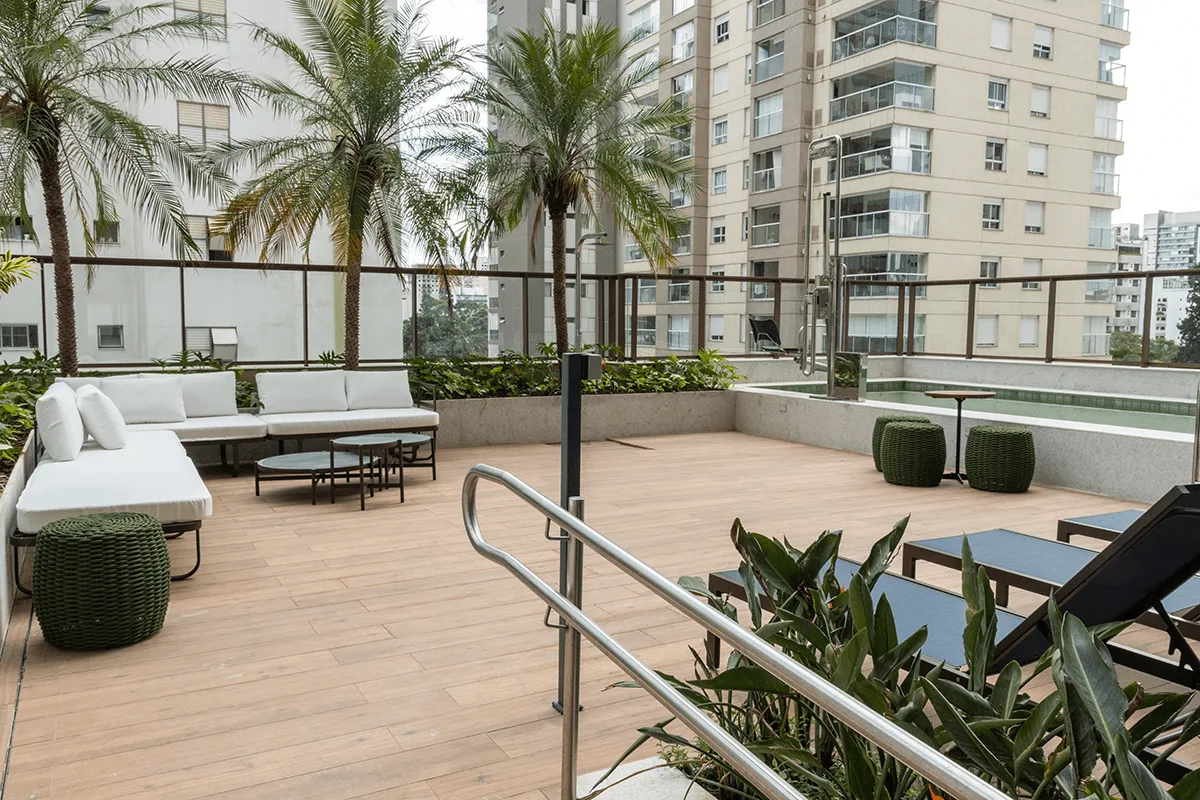 Haus Mitre Campo Belo, praça com deck, curadoria iApartamentos, Campo Belo