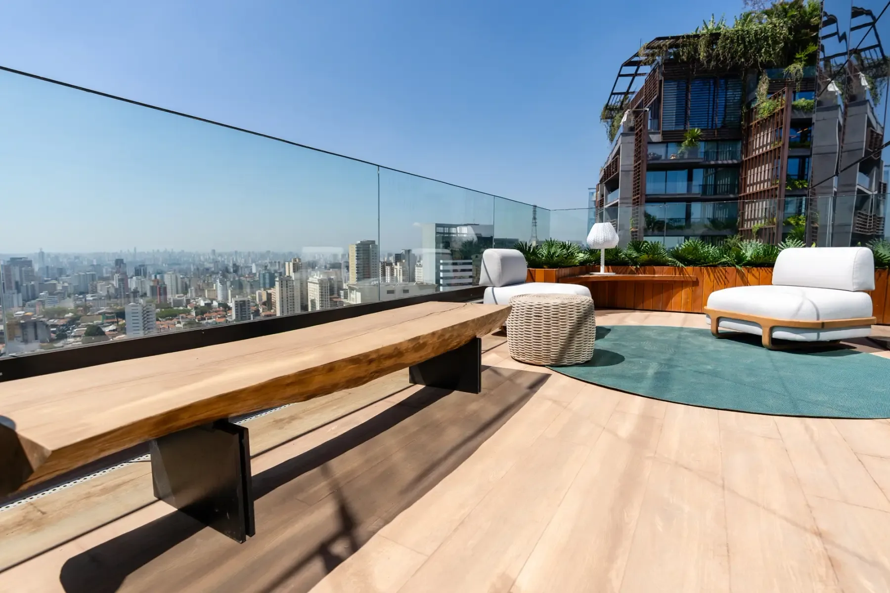 Haus Mitre Jardins, espaço yoga com deck e vista, curadoria iApartamentos, Jardins