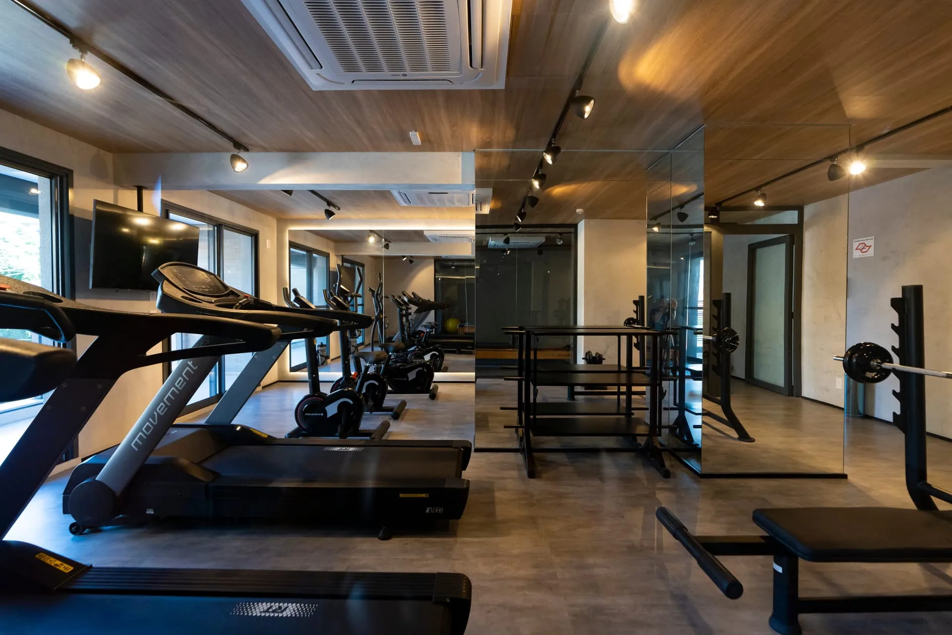 Haus Mitre Pinheiros, fitness com vista da cidade, curadoria iApartamentos, Pinheiros