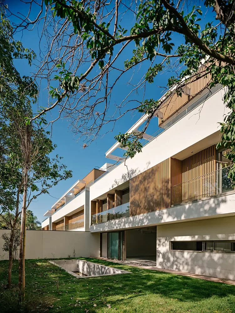 Kiná Alto de Pinheiros, casas vistas a partir do jardim, curadoria iApartamentos, Alto de Pinheiros
