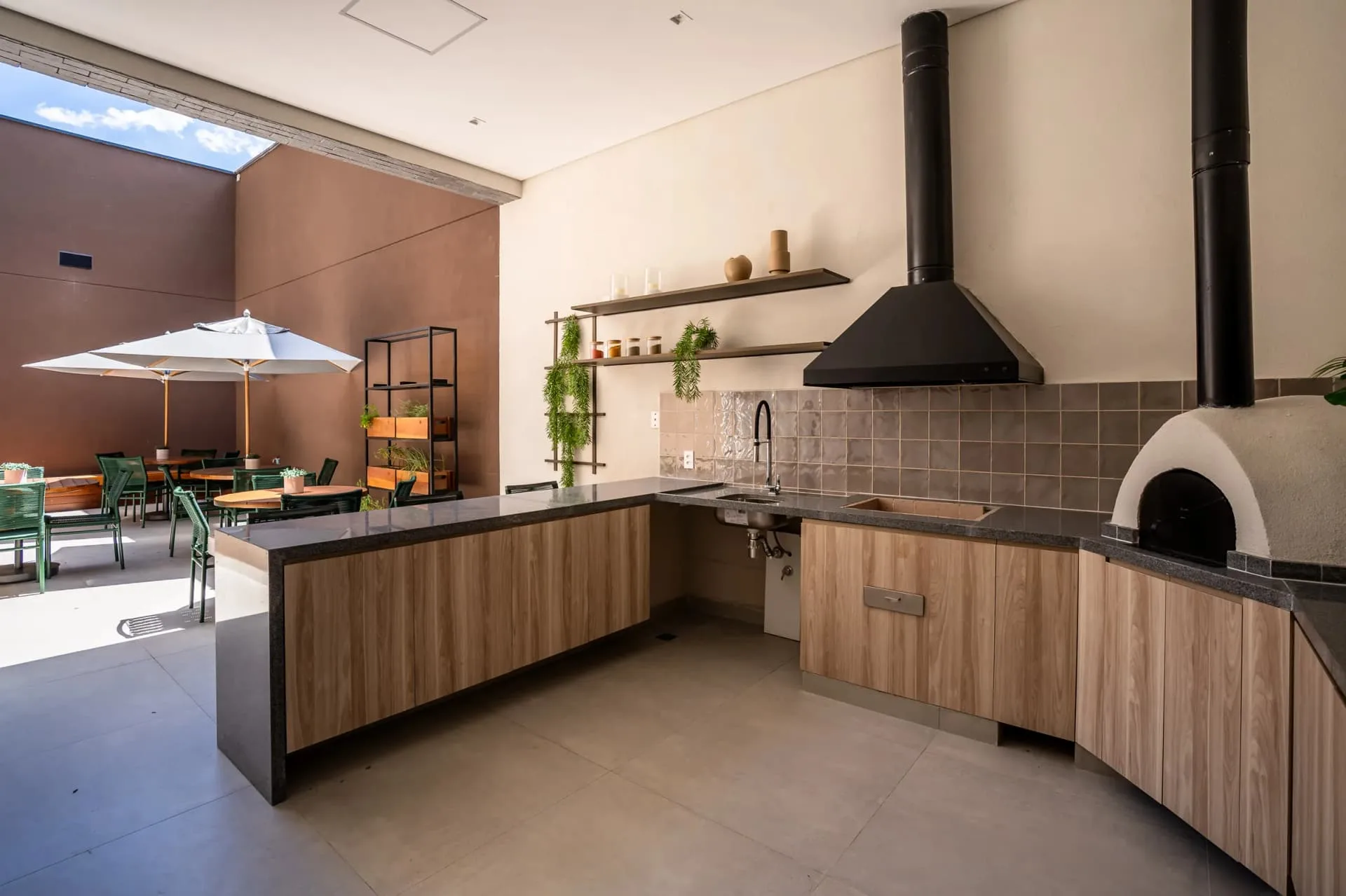 Raro Perdizes, churrasqueira com forno de pizza, curadoria iApartamentos, Perdizes